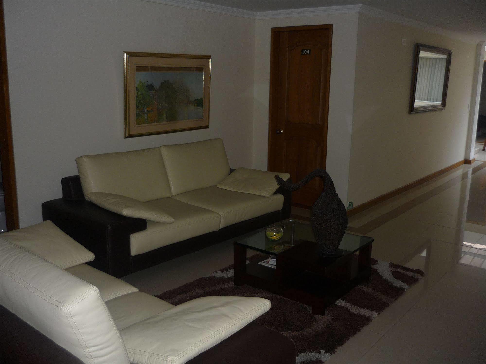 Hotel Casa La Riviera Богота Екстериор снимка