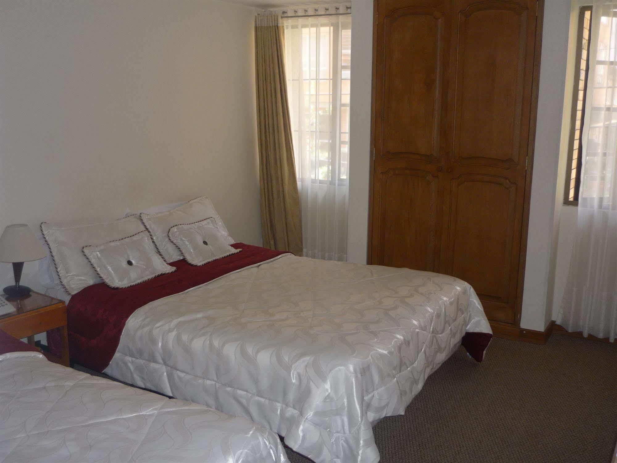 Hotel Casa La Riviera Богота Екстериор снимка